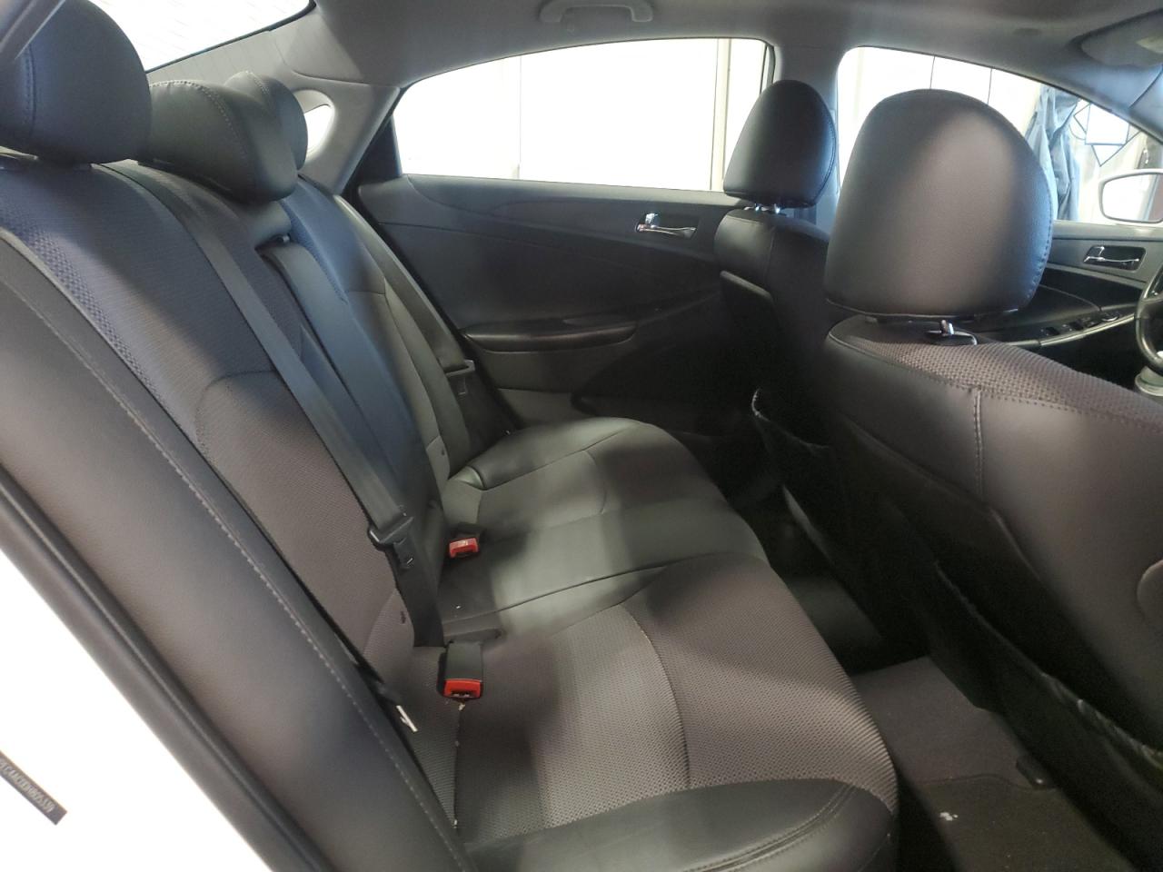 2013 Hyundai Sonata - Image 10