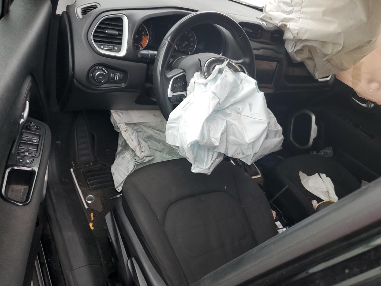 2018 Jeep Renegade - Image 8