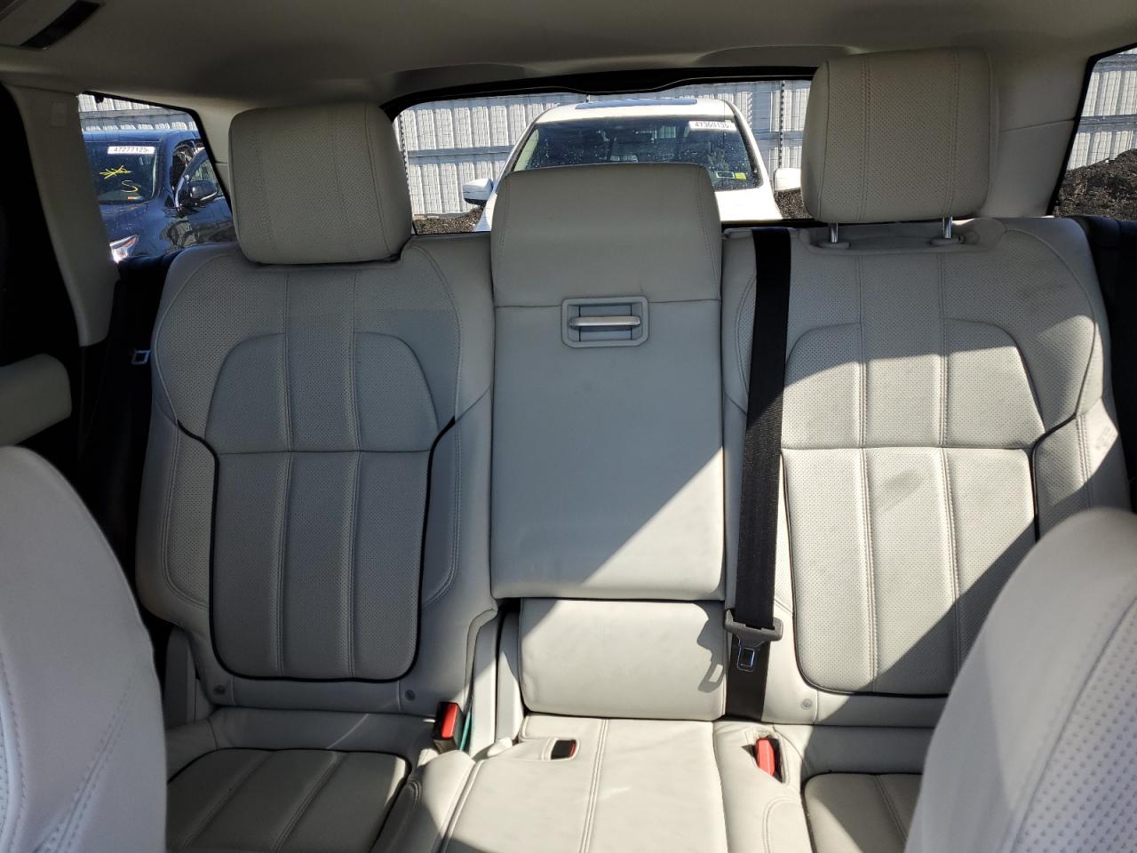 2015 Land Rover Range Rover - Image 10