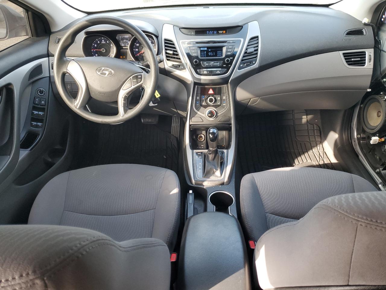 2016 Hyundai Elantra - Image 8