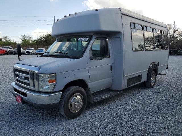 2011 Ford Econoline E450 Super Duty Cutaway Van