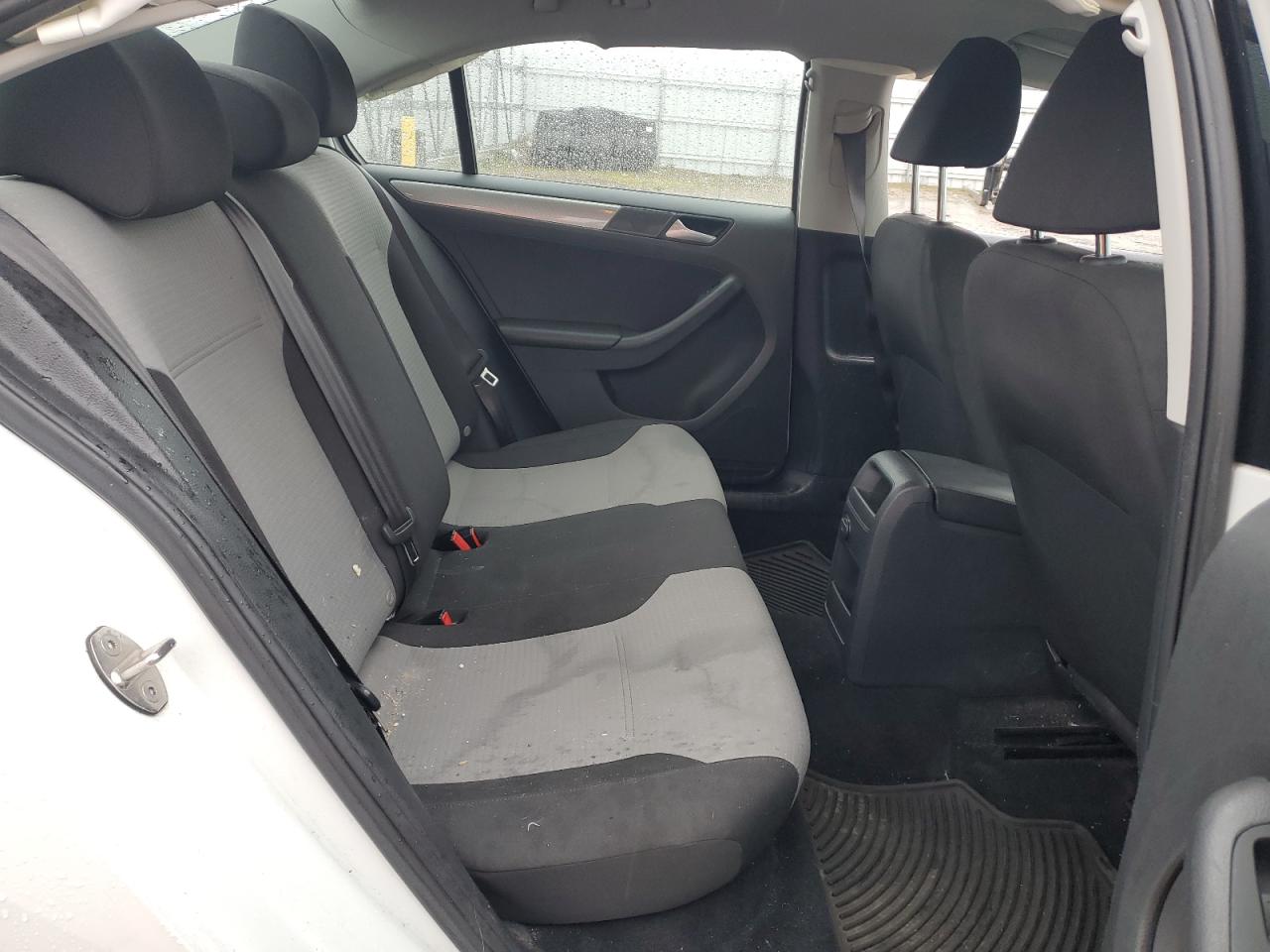 2017 Volkswagen Jetta - Image 10