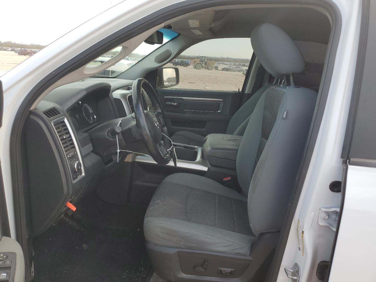 2016 RAM 1500 - Image 7