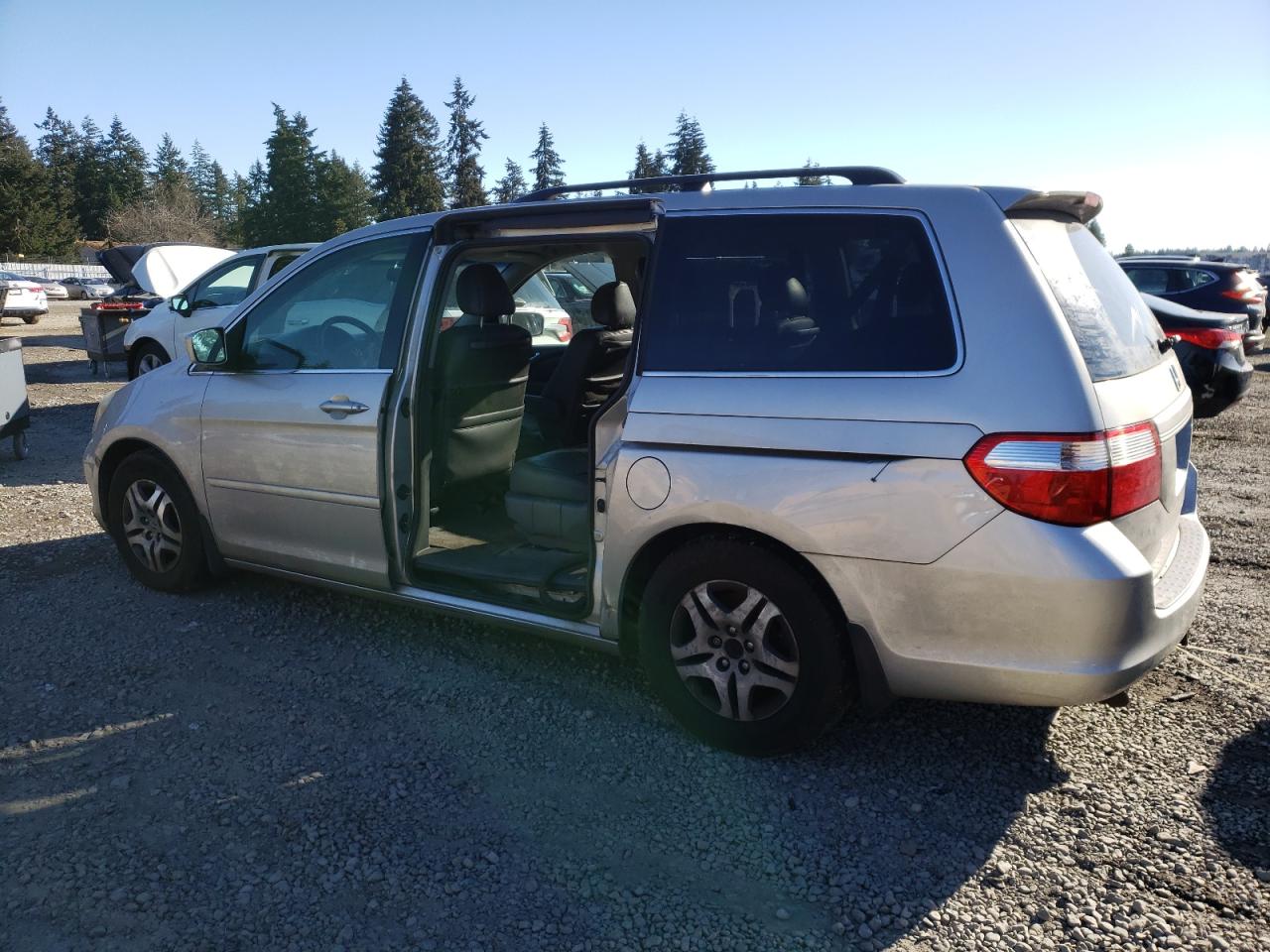 2005 Honda Odyssey - Image 2