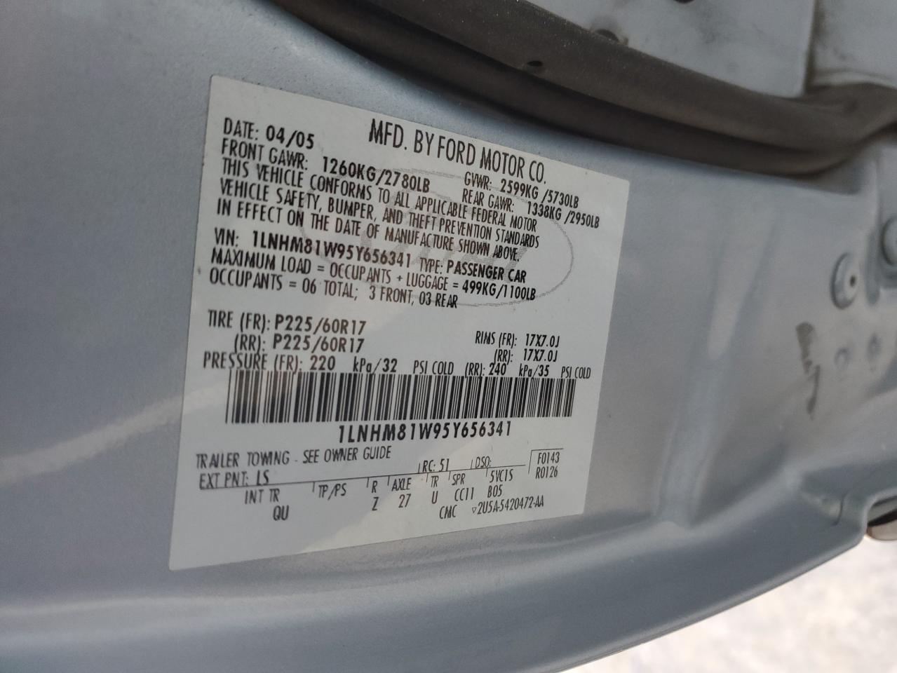 2005 Lincoln Town Car - Image 12
