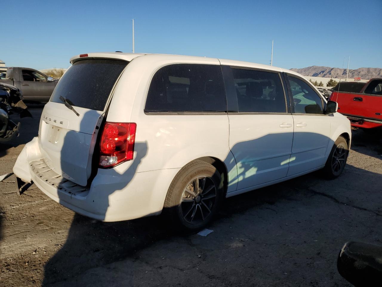 2017 Dodge Caravan - Image 3
