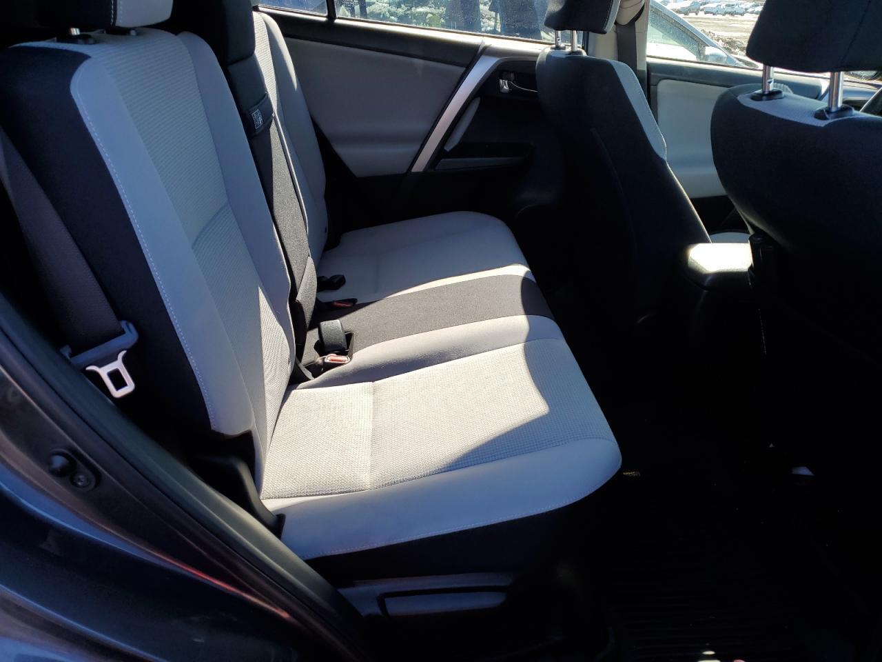 2018 Toyota RAV 4 - Image 11