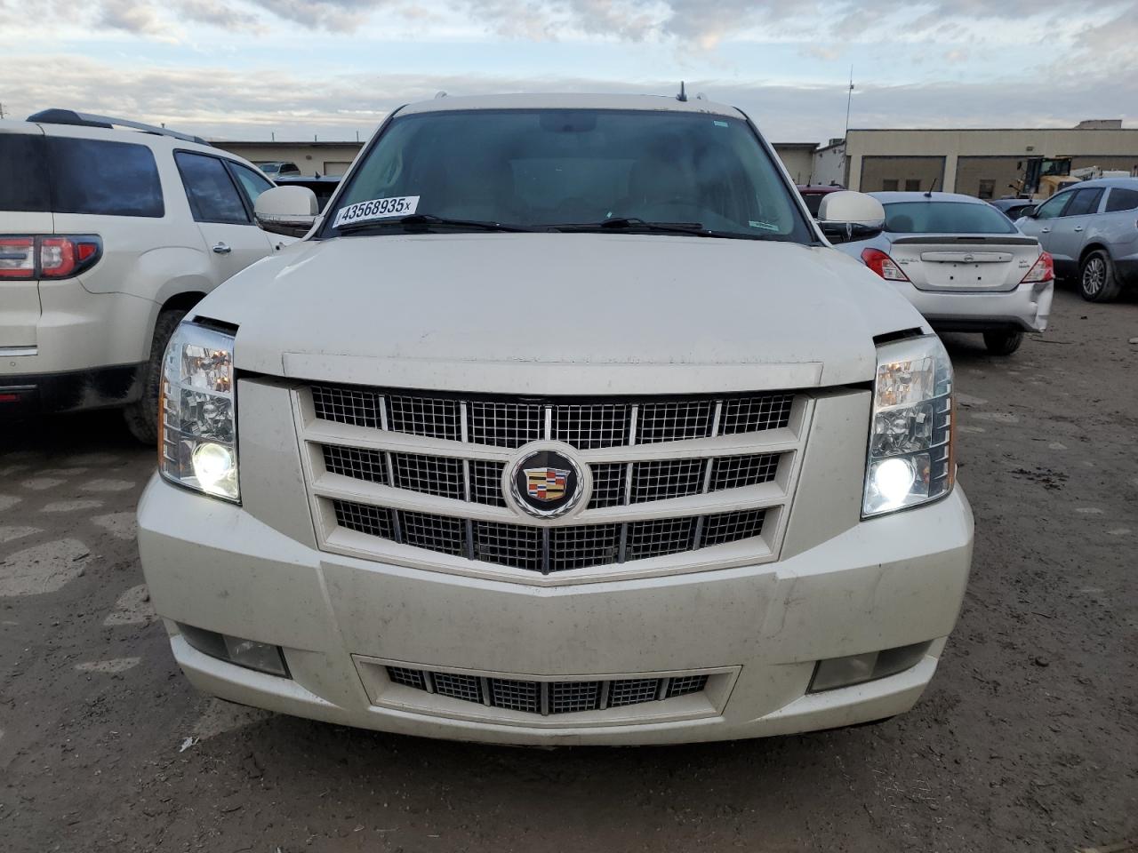 2014 Cadillac Escalade - Image 5