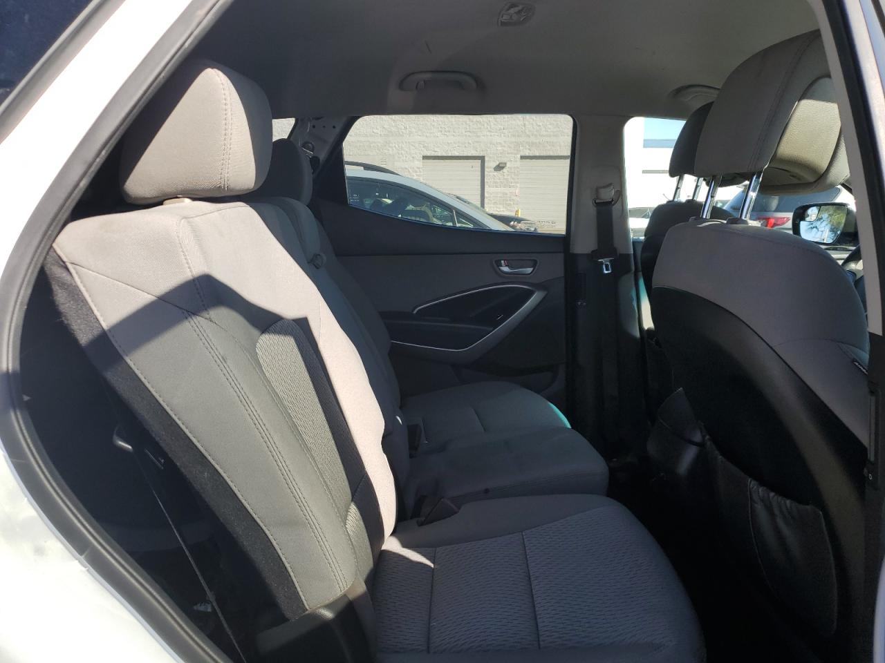 2015 Hyundai Santa Fe - Image 10