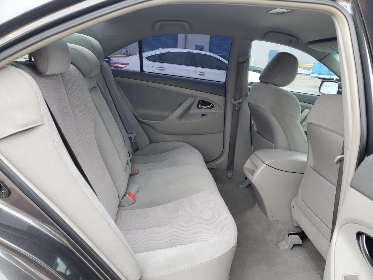2011 Toyota Camry - Image 10