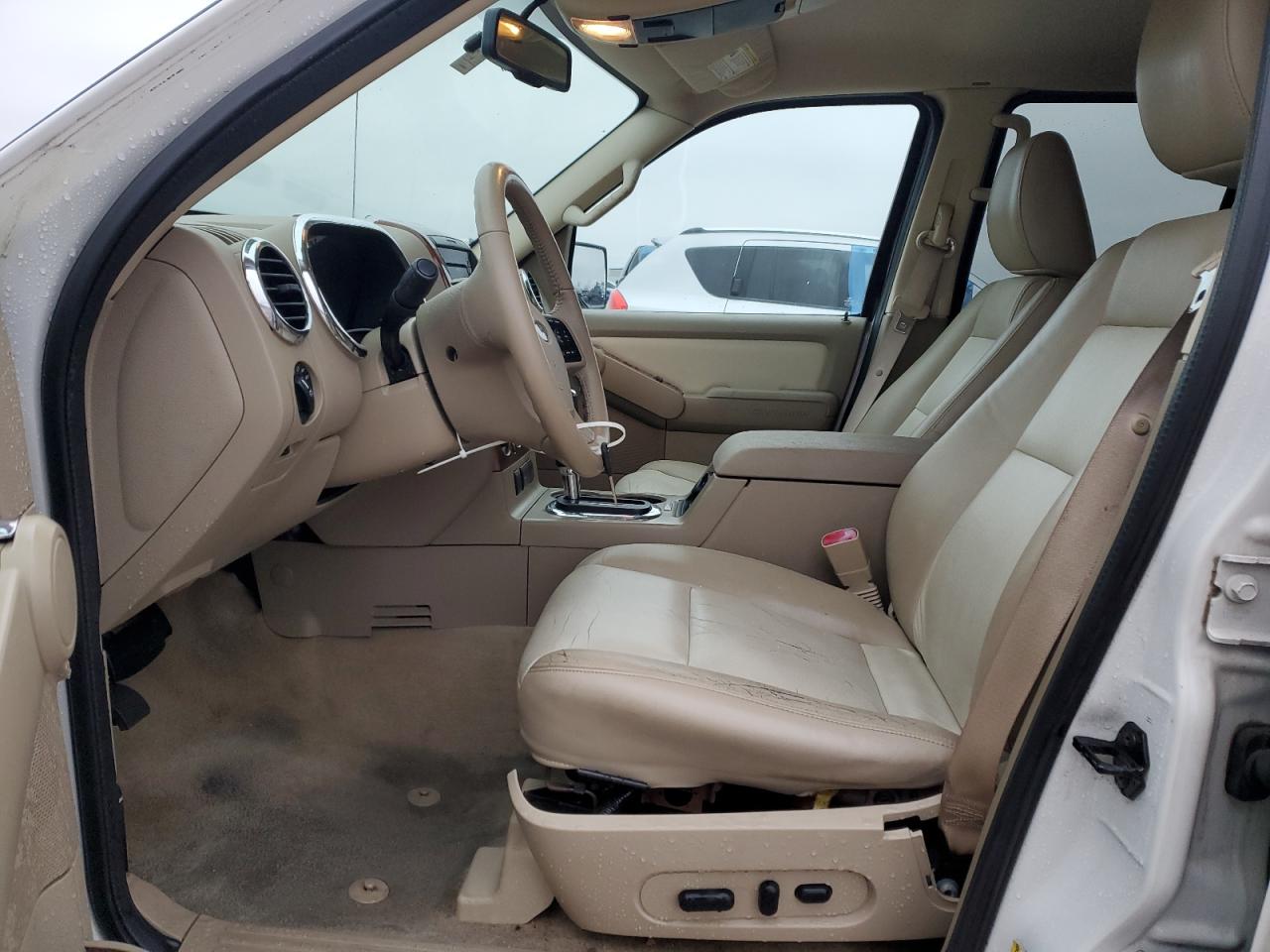 2010 Ford Explorer - Image 7