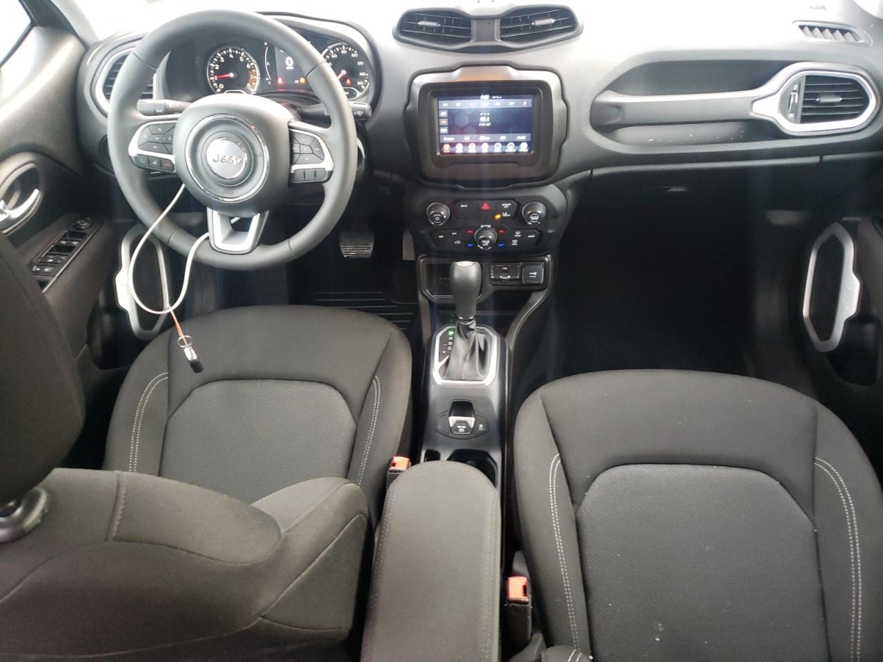 2021 Jeep Renegade - Image 8