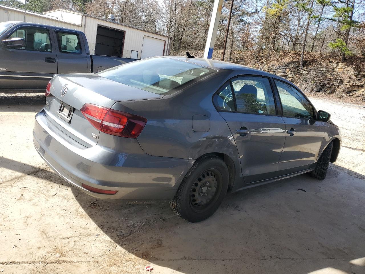 2016 Volkswagen Jetta - Image 3