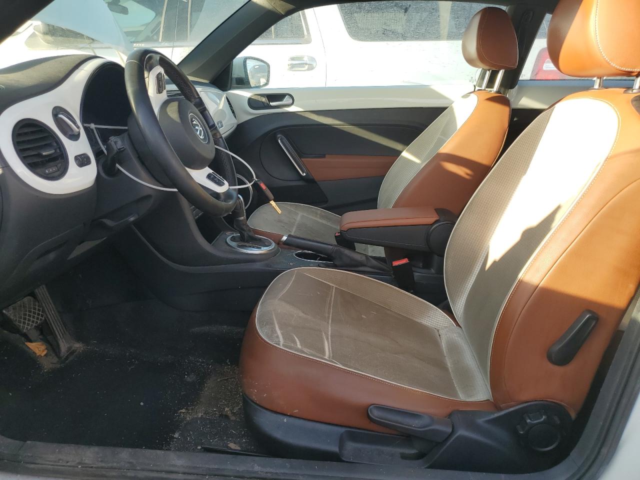 2015 Volkswagen Beetle - Image 7