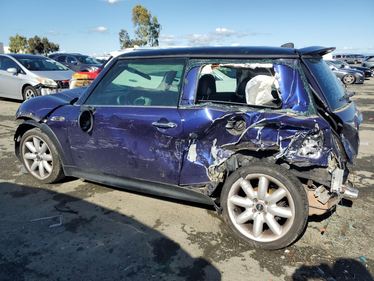 2005 MINI Cooper - Image 2