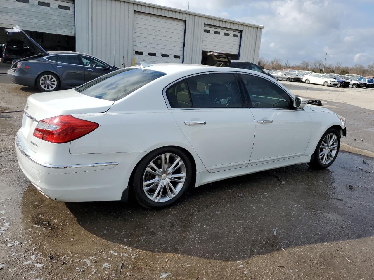 2013 Hyundai Genesis - Image 3