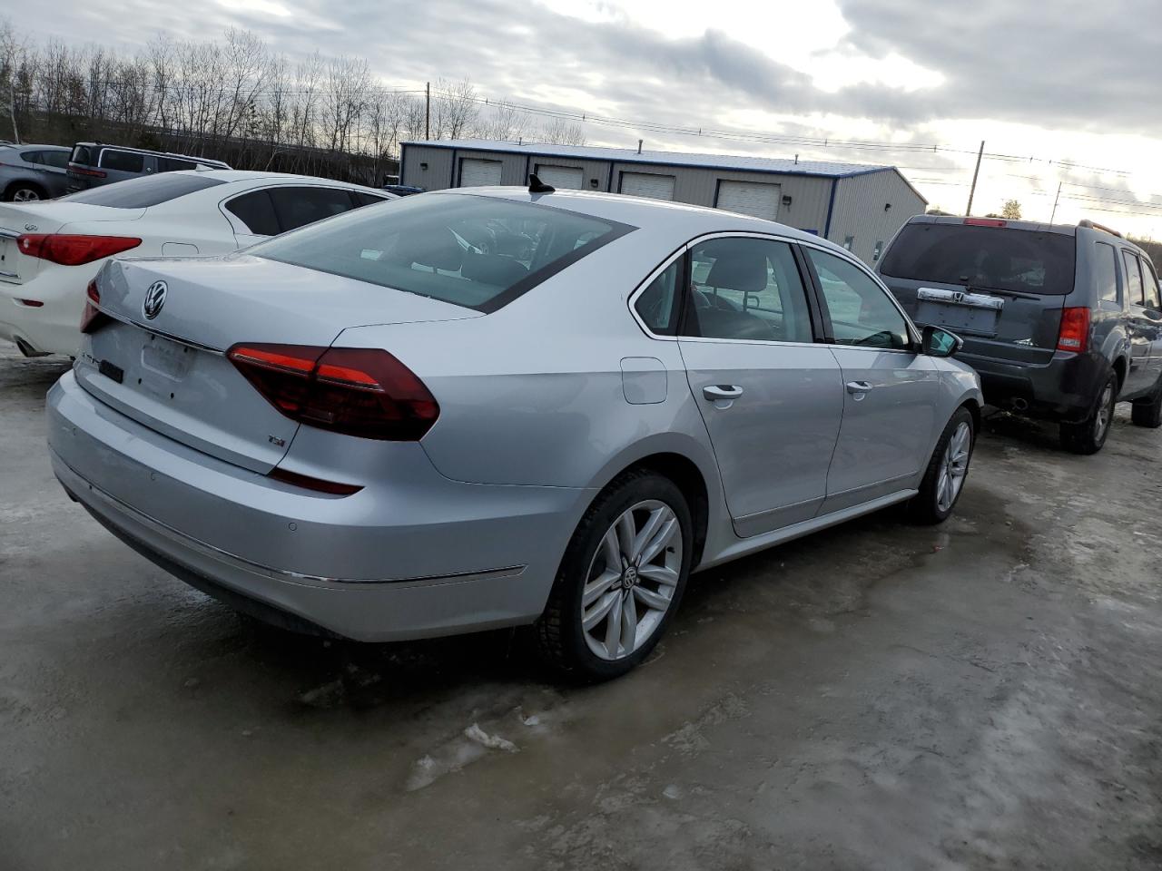 2017 Volkswagen Passat - Image 3