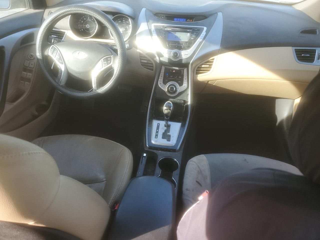 2011 Hyundai Elantra - Image 8