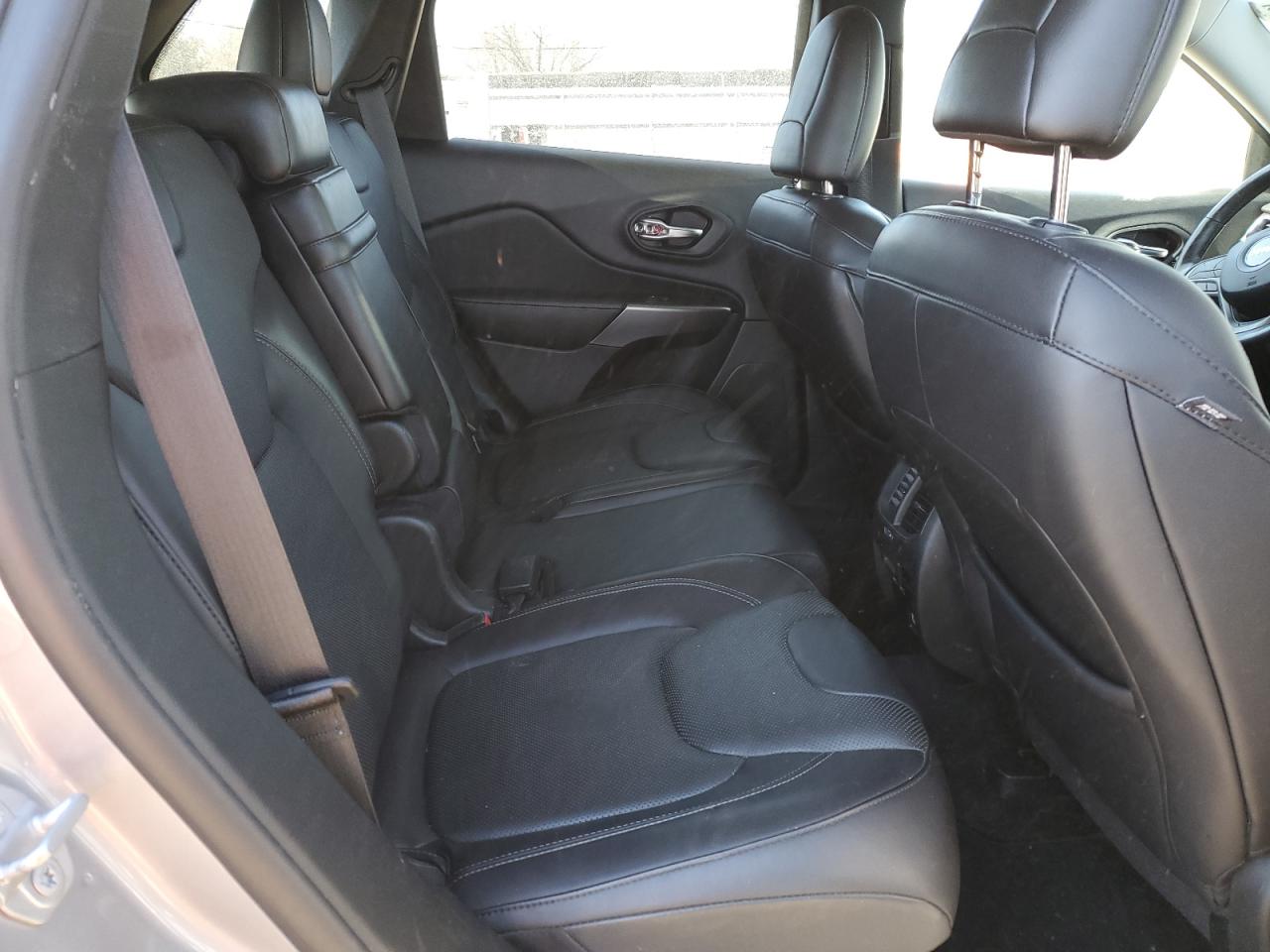 2019 Jeep Grand Cherokee - Image 11