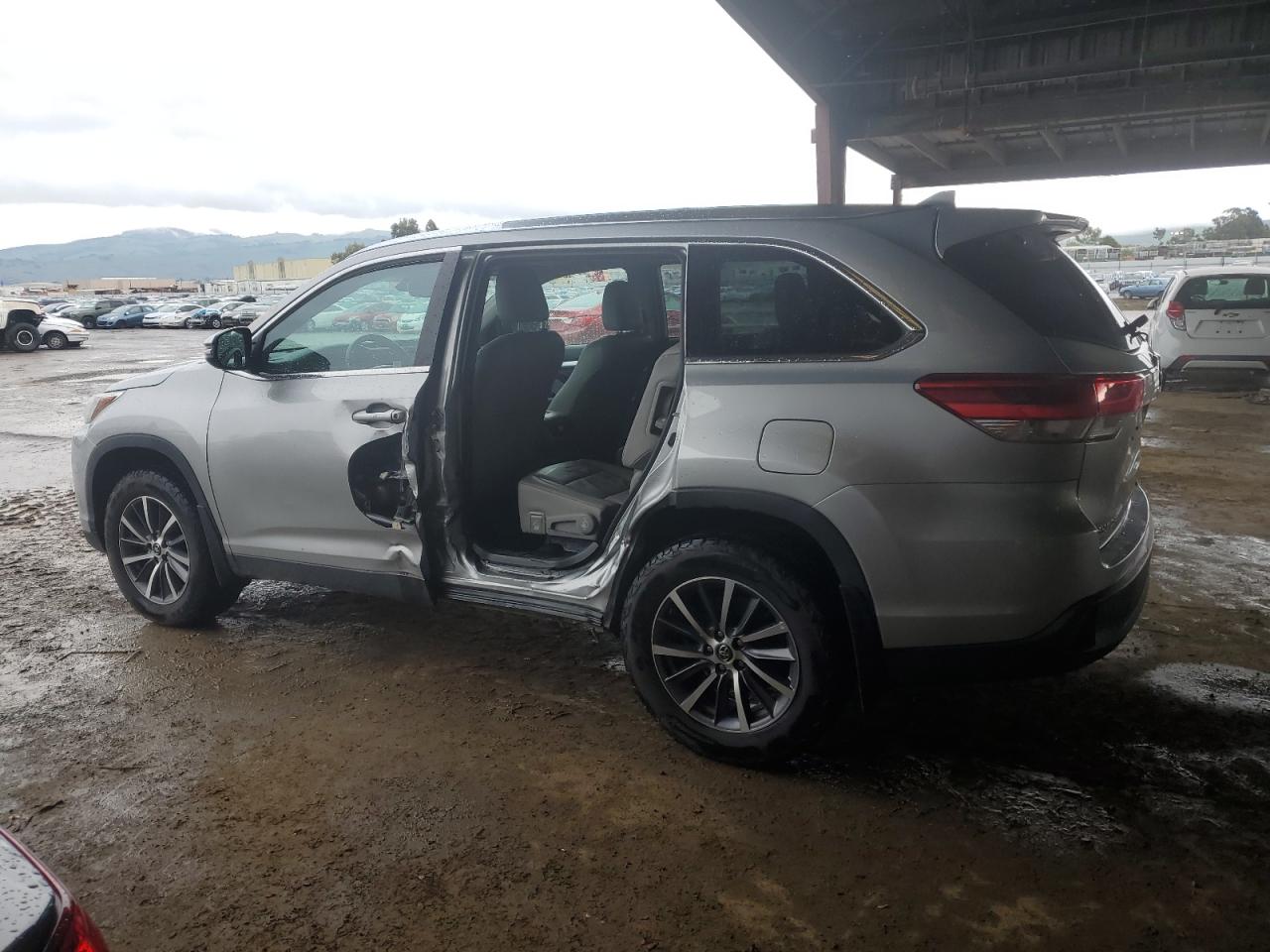 2019 Toyota Highlander - Image 2