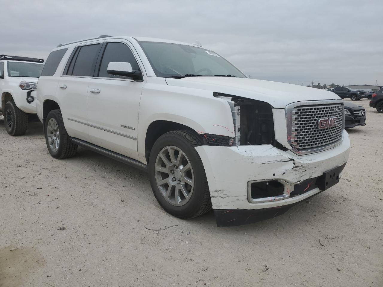 2017 GMC Yukon - Image 4