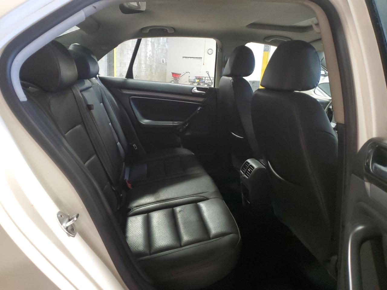 2008 Volkswagen Jetta - Image 10