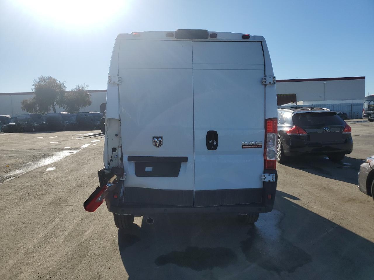 2018 Ram Promaster 2500 2500 High VIN: 3C6TRVDG0JE105628 Lot: 45993575