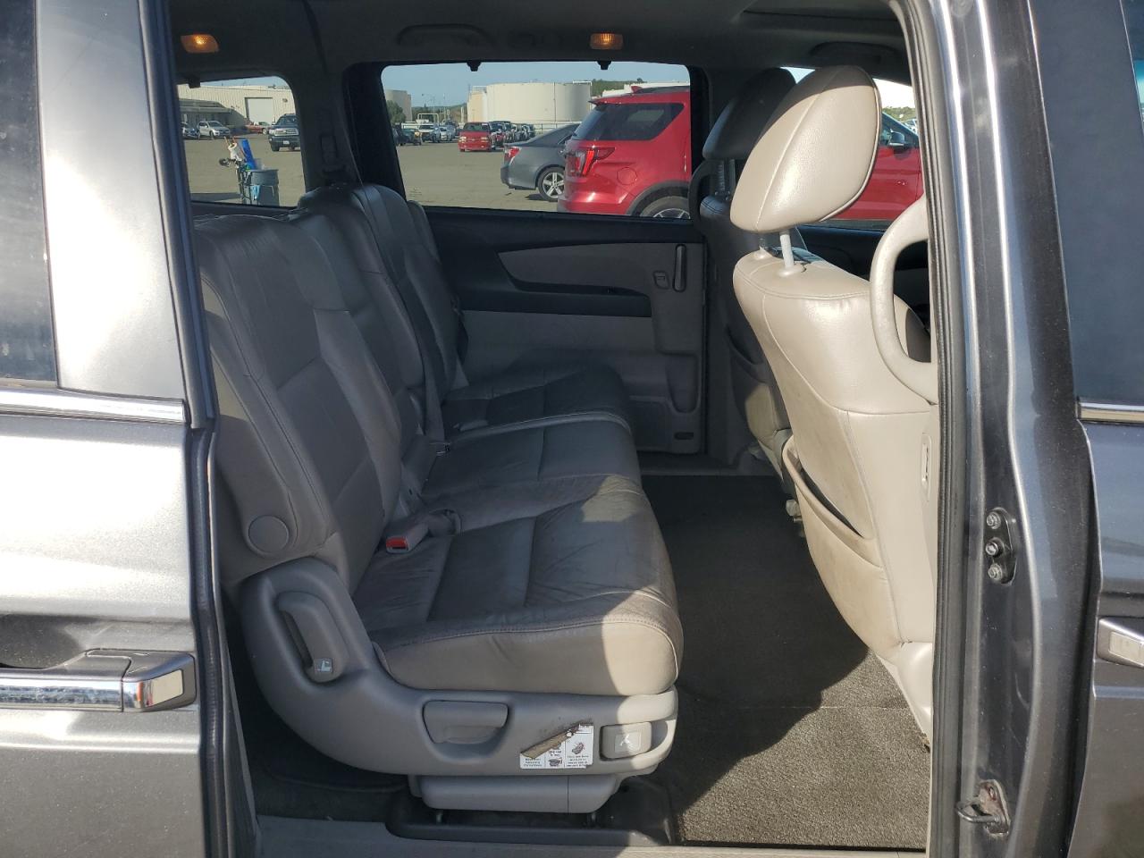 2012 Honda Odyssey - Image 11