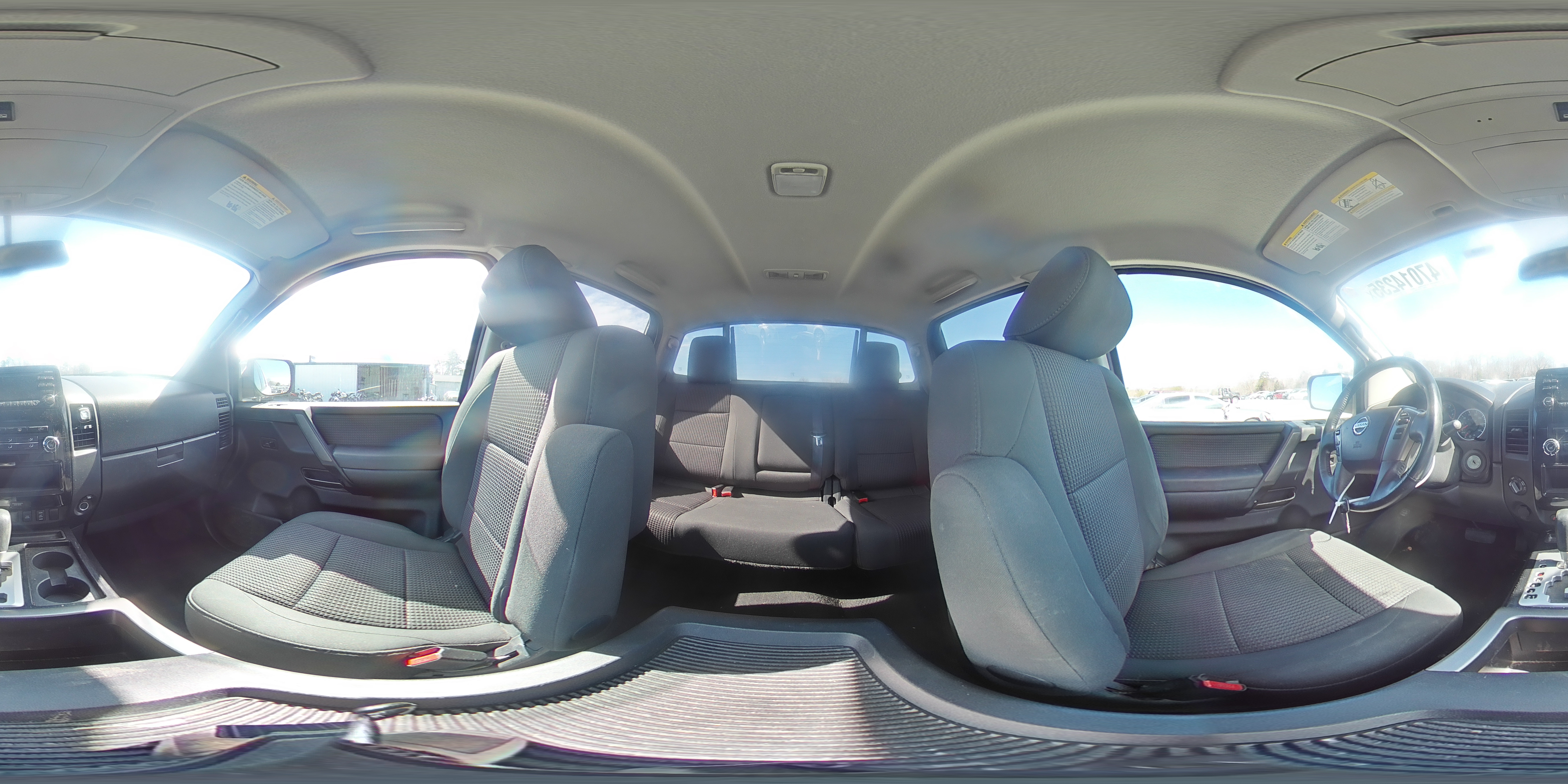 2014 Nissan Titan - Image 12