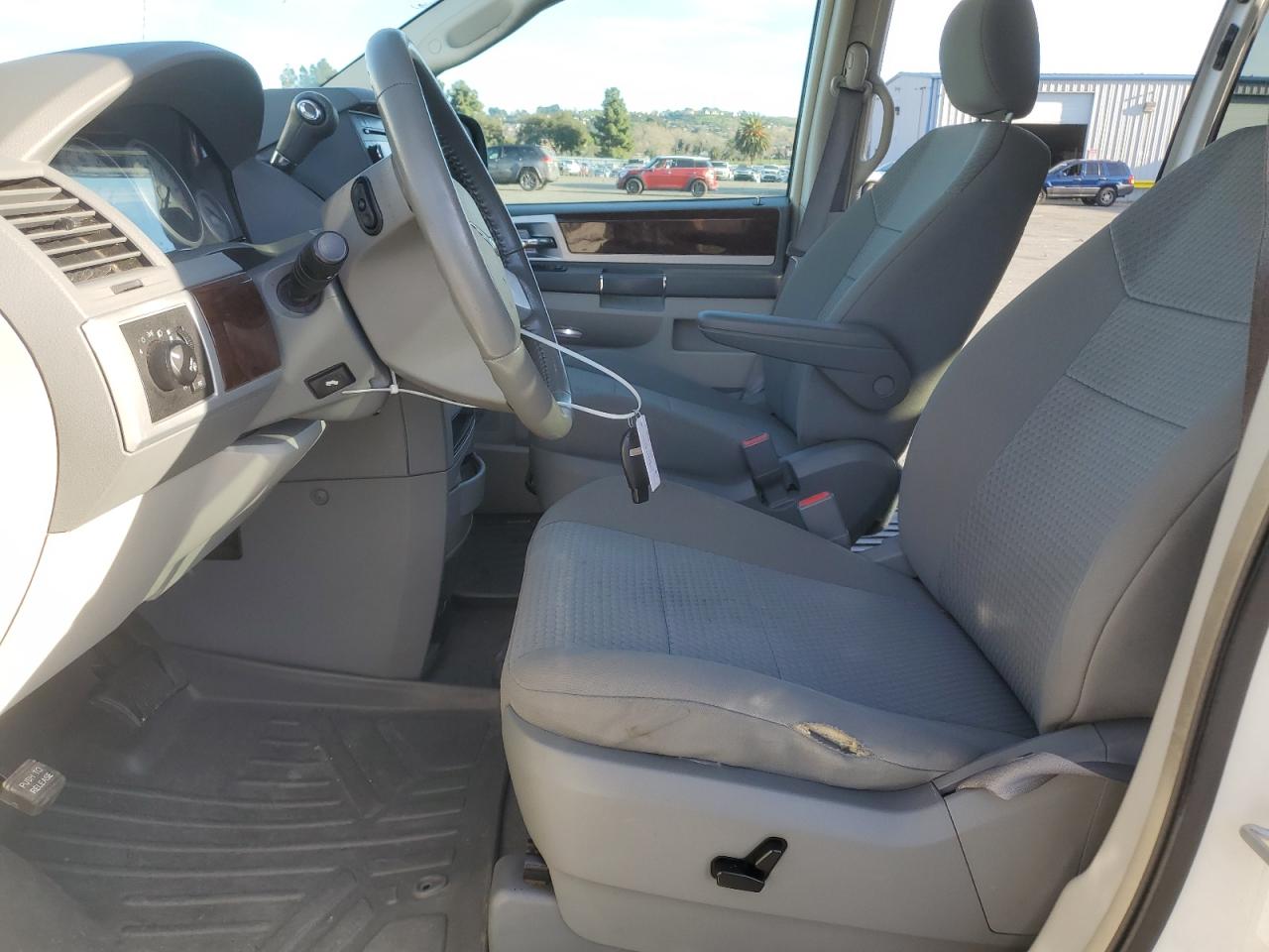 2010 Chrysler Town & Country - Image 7