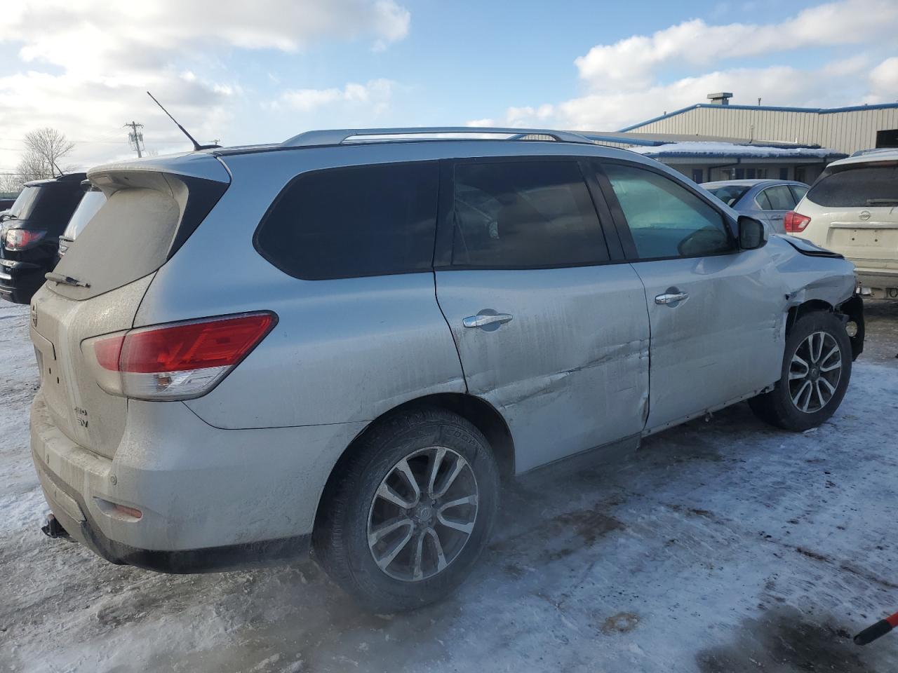 2016 Nissan Pathfinder - Image 3