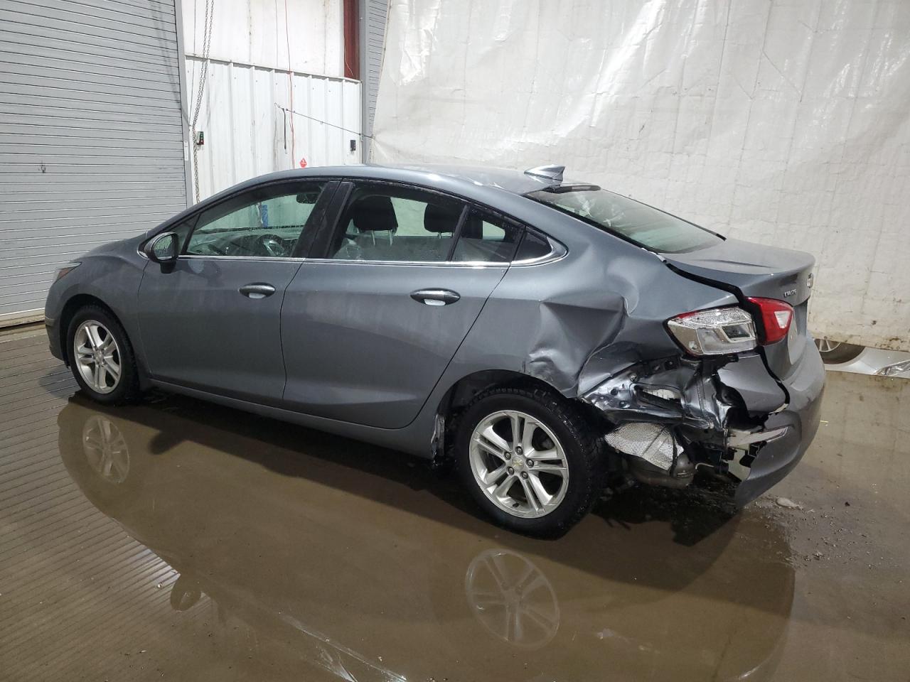 2018 Chevrolet Cruze - Image 2