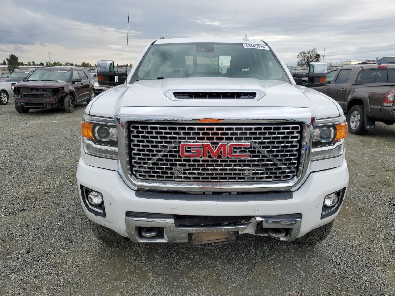 2017 GMC Sierra - Image 5