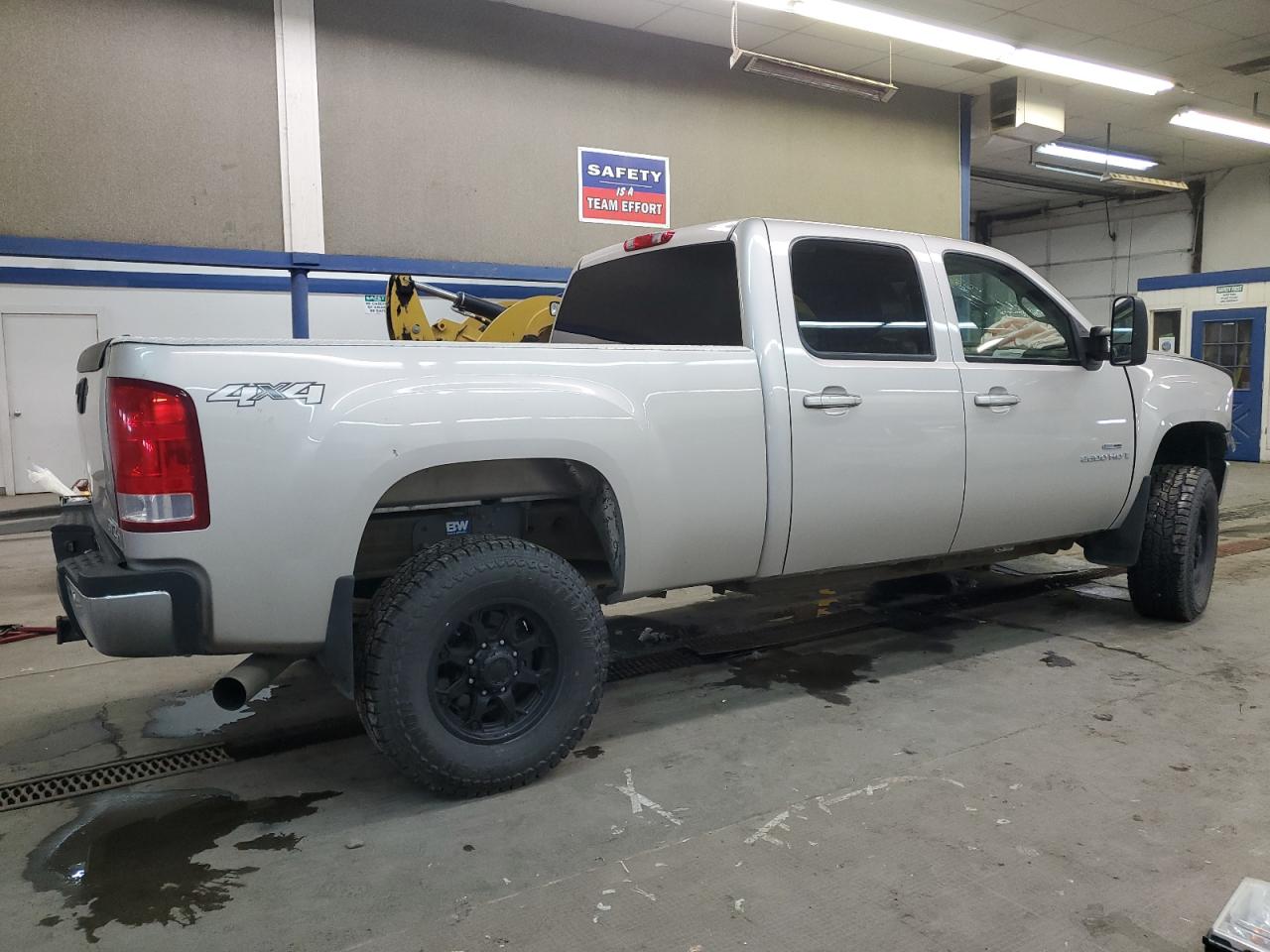 2009 GMC Sierra - Image 3