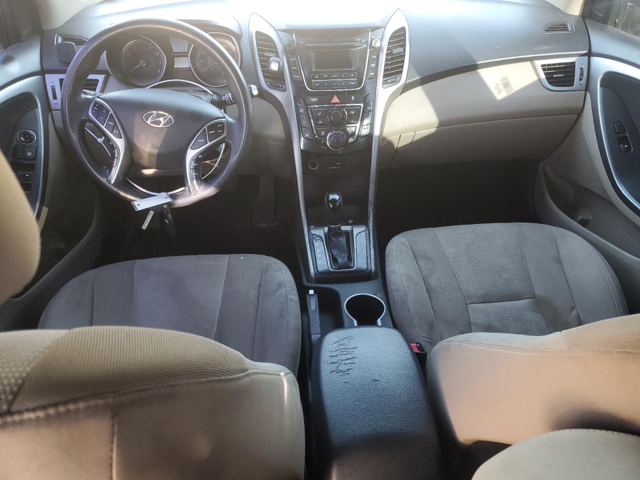 2016 Hyundai Elantra - Image 8