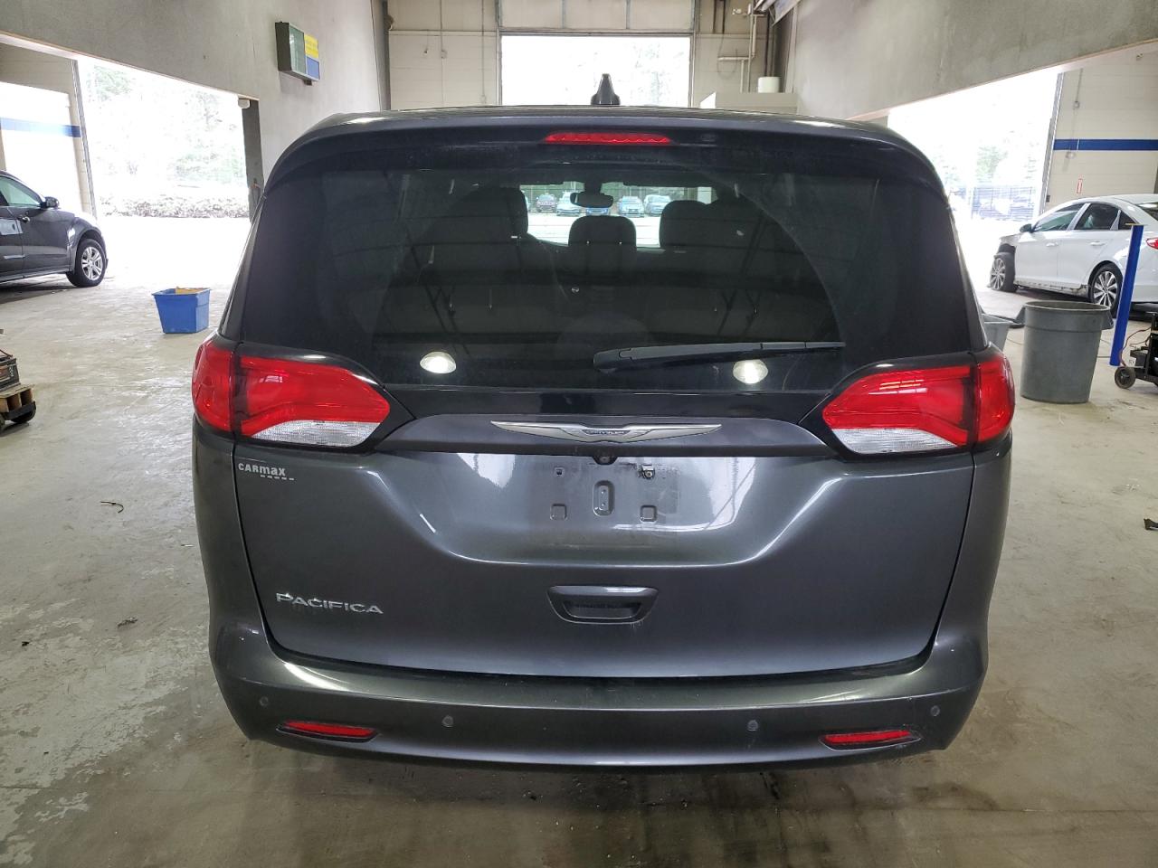 2017 Chrysler Pacifica - Image 6