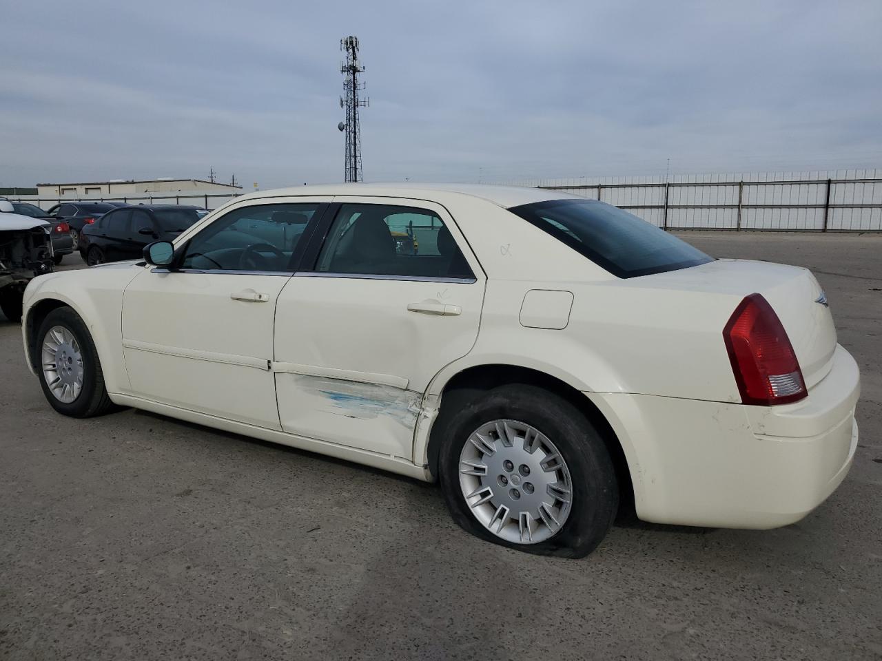 2005 Chrysler 300 - Image 2