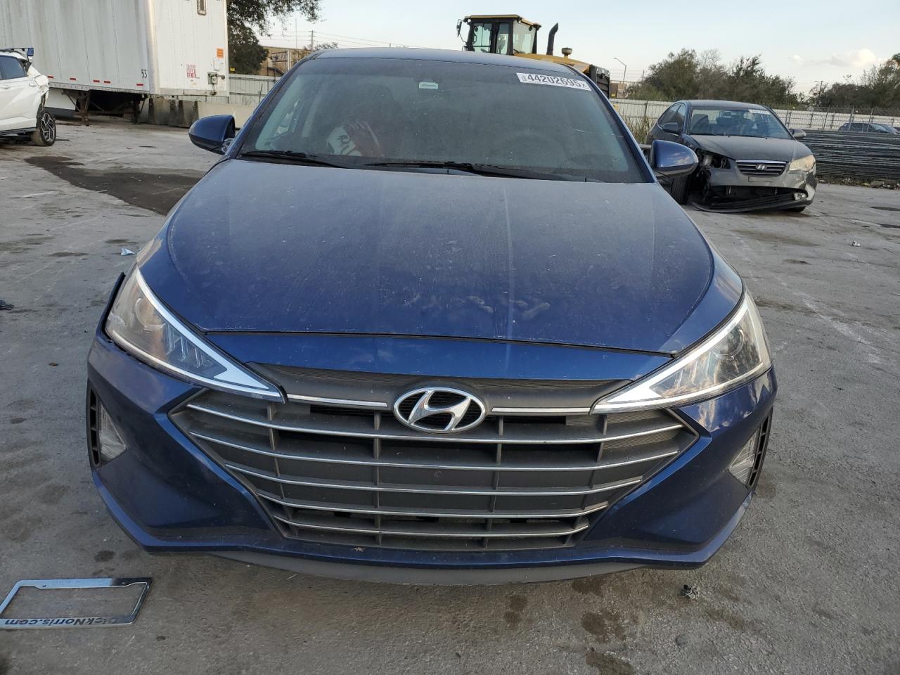 2019 Hyundai Elantra - Image 5