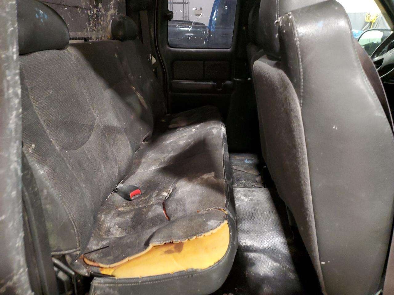 2004 Chevrolet Silverado - Image 10