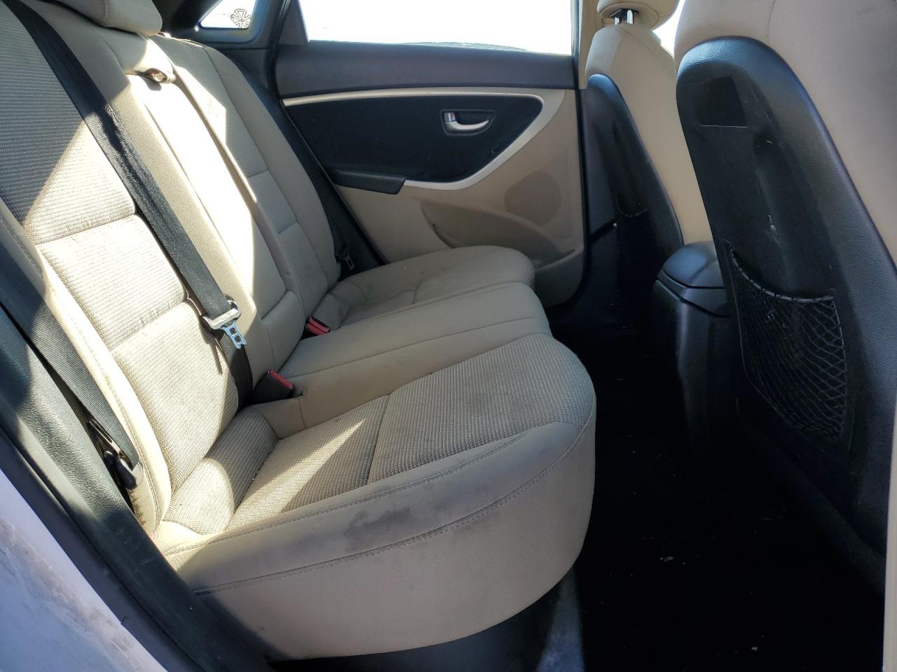 2013 Hyundai Elantra - Image 10