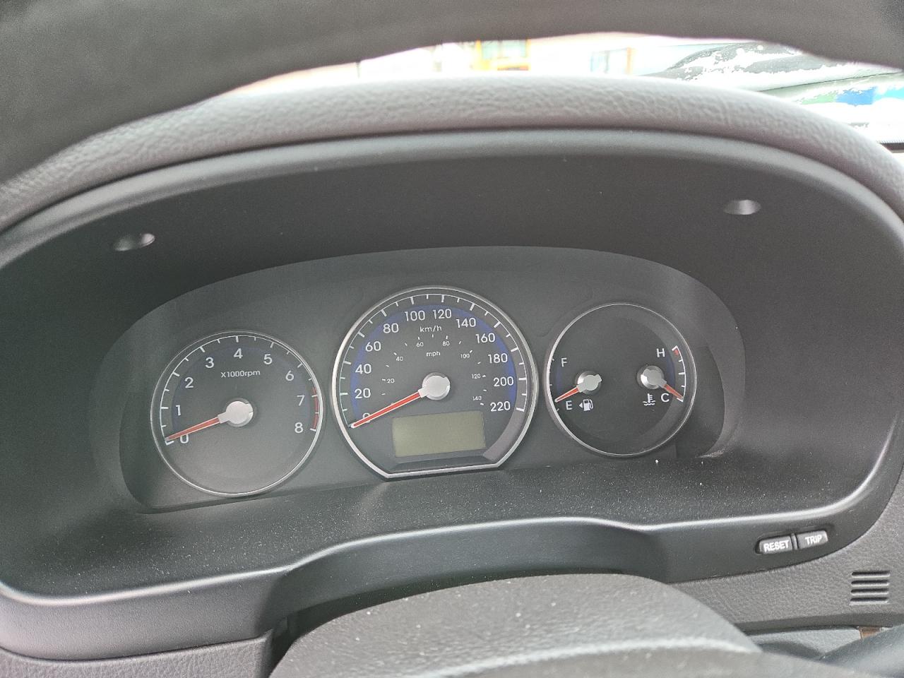 2012 Hyundai Santa Fe - Image 9
