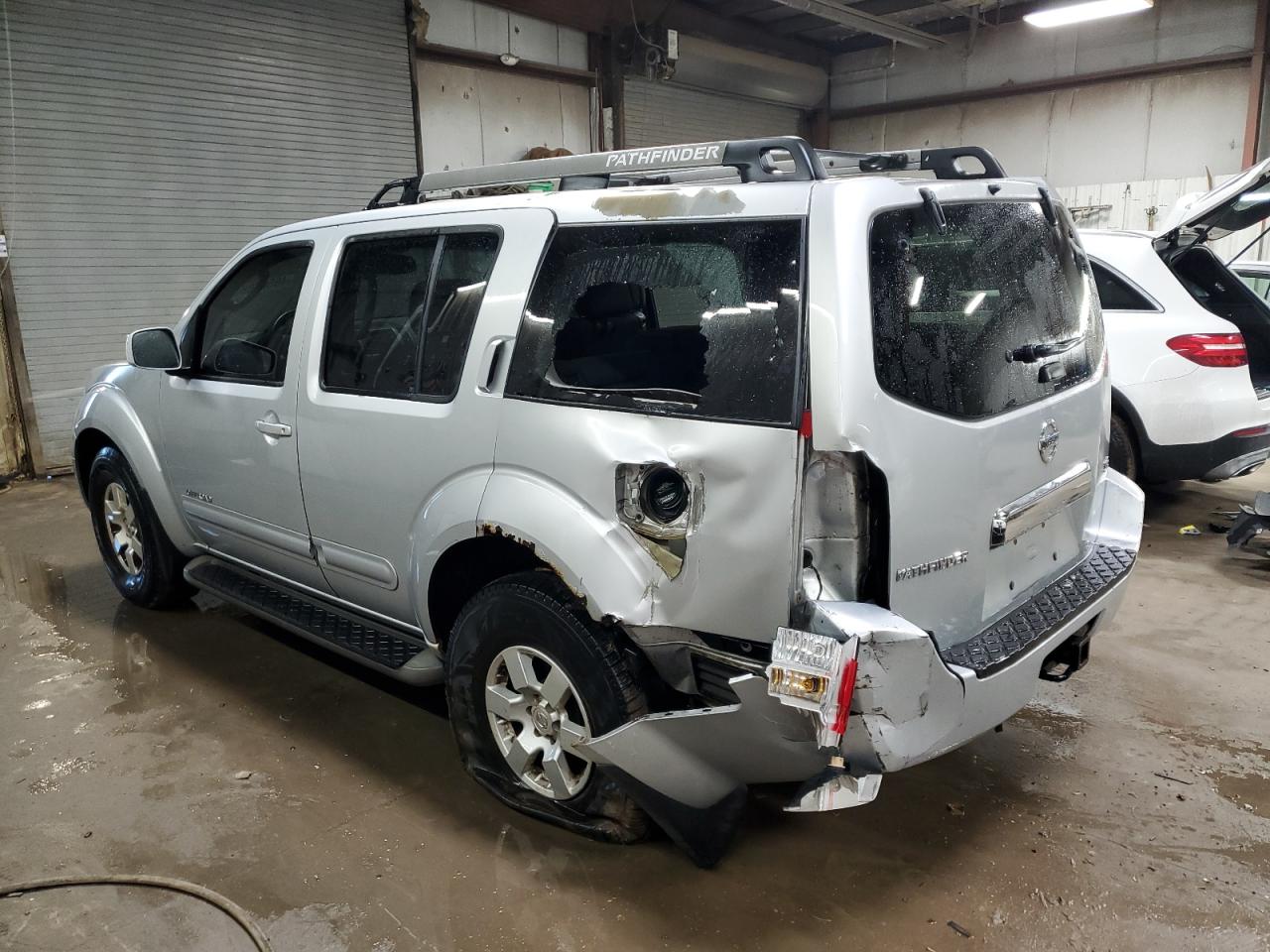 2005 Nissan Pathfinder - Image 2