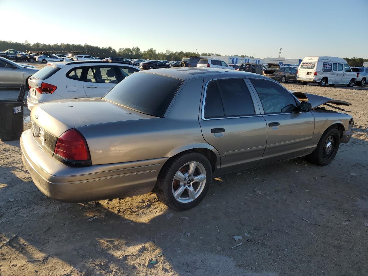 2007 Ford Crown Victoria - Image 3