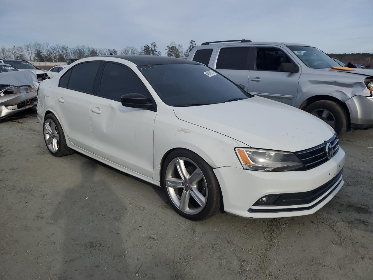 2016 Volkswagen Jetta - Image 4