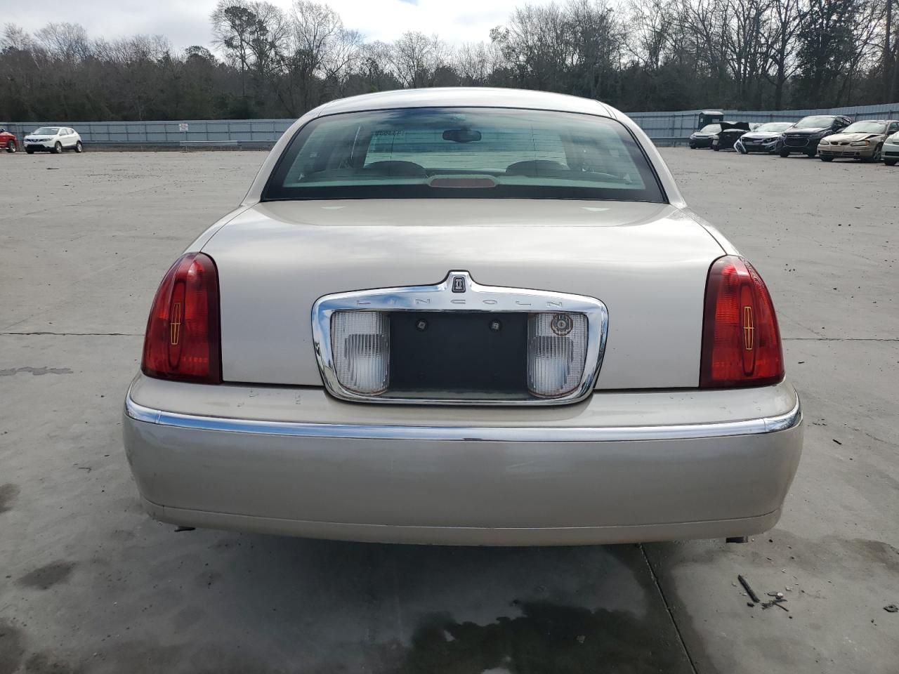 2000 Lincoln Town Car - Image 6