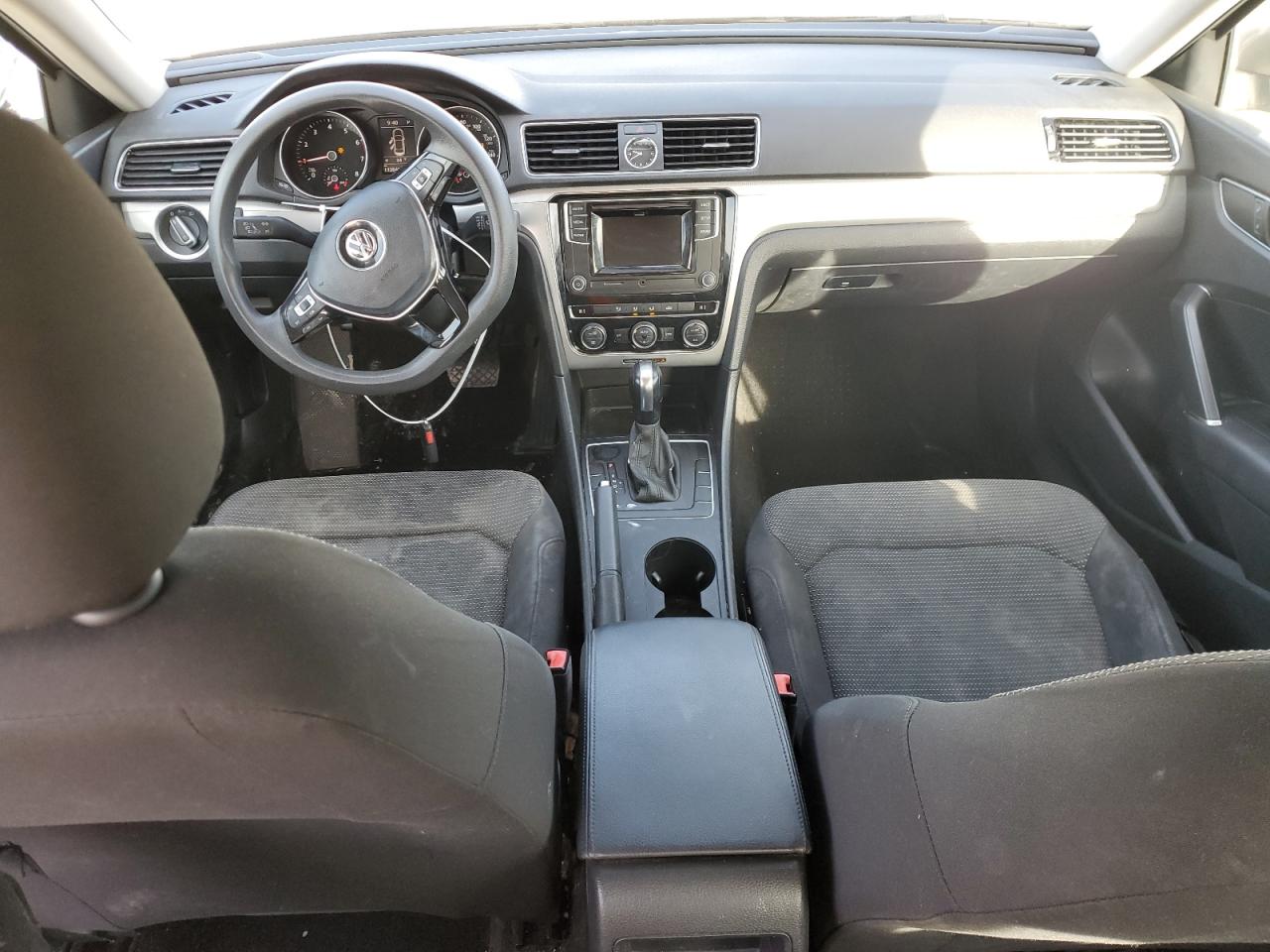 2016 Volkswagen Passat - Image 8