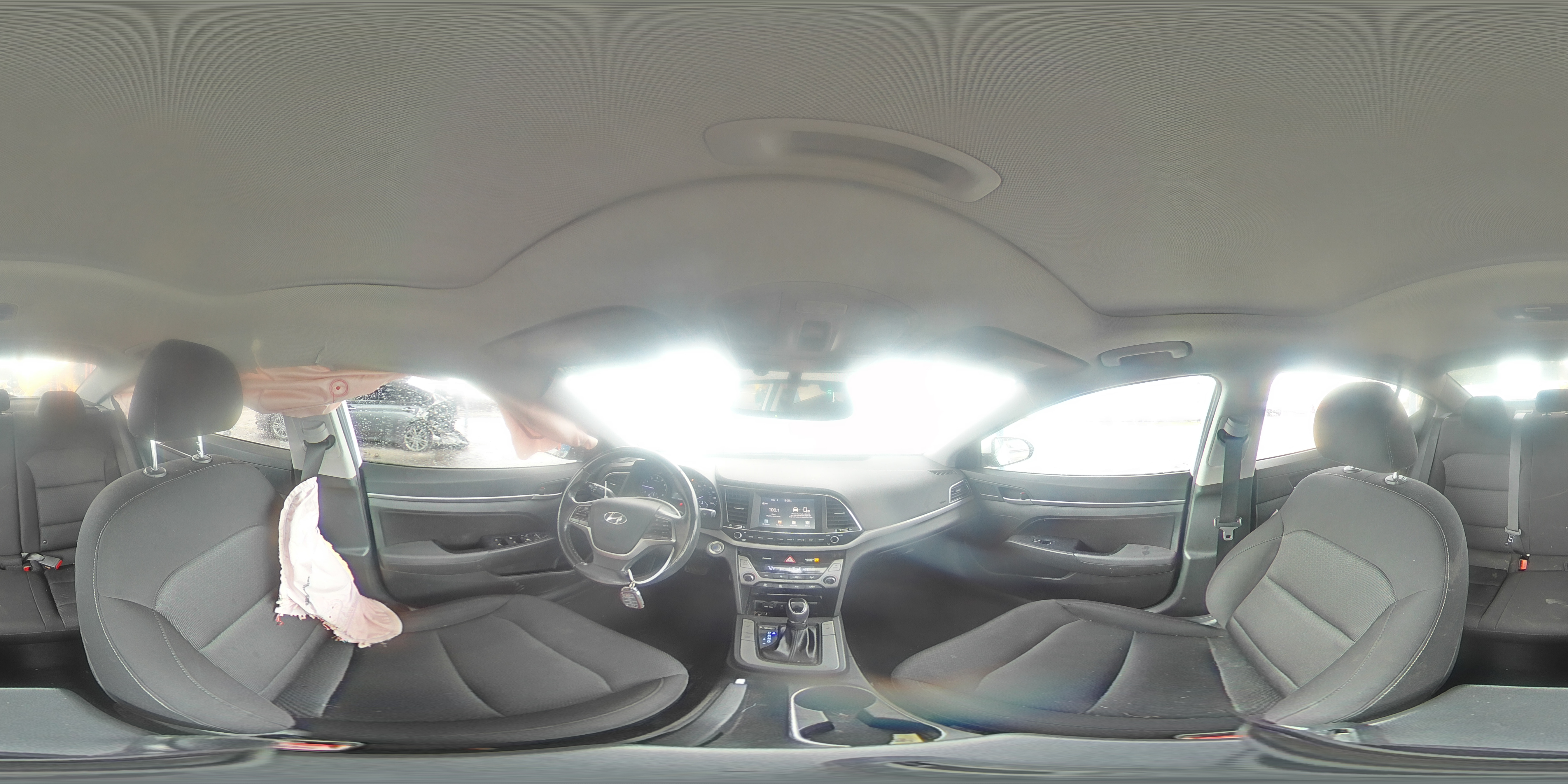 2018 Hyundai Elantra - Image 12