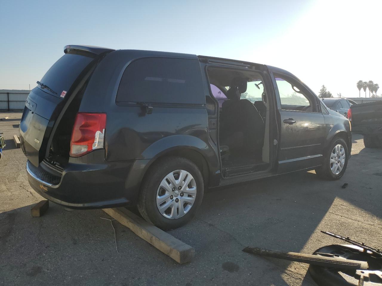 2014 Dodge Caravan - Image 3