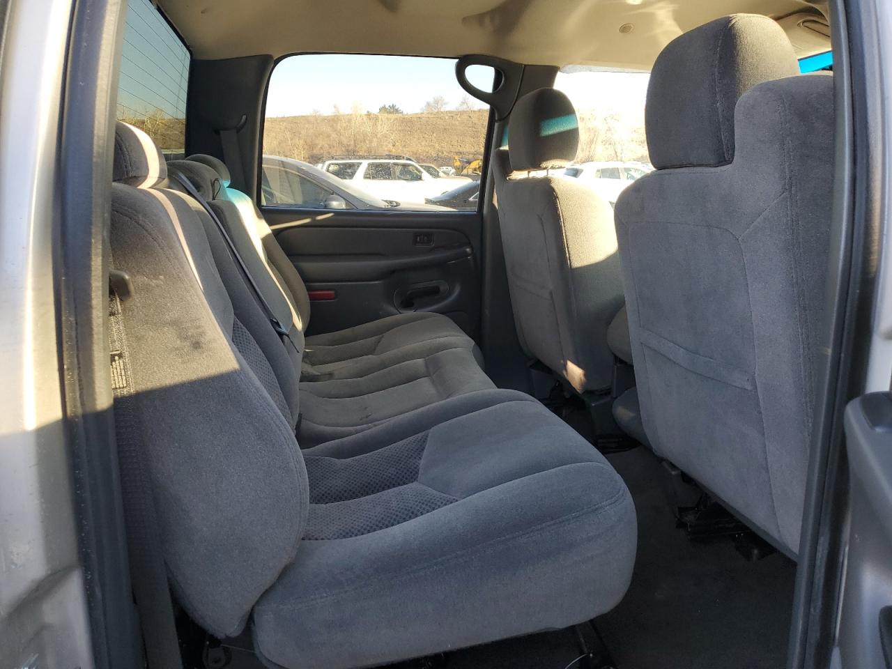 2007 Chevrolet Silverado - Image 10