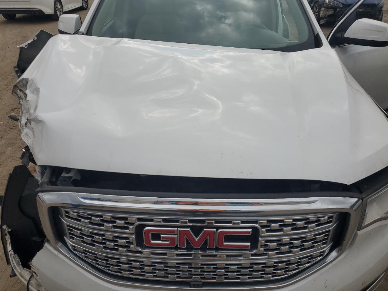2017 GMC Acadia - Image 12